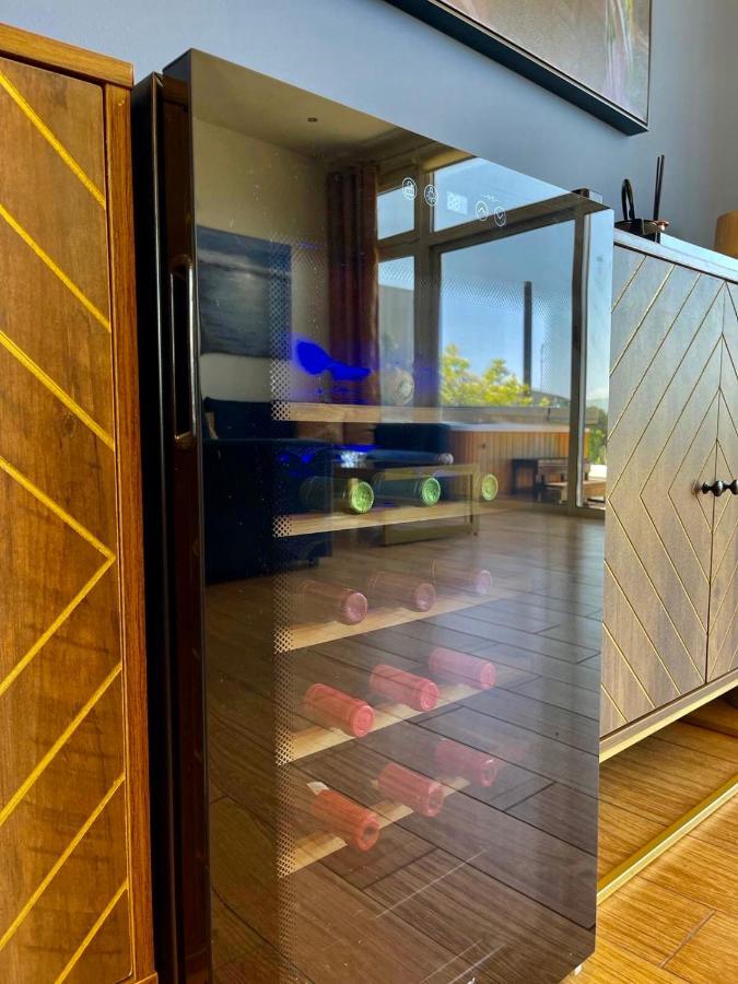 Flyviewflatsgold Privatehottub With Seaview Apartment Ixia  Exterior photo