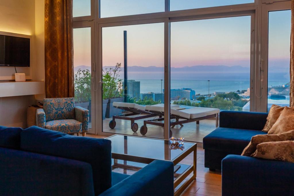 Flyviewflatsgold Privatehottub With Seaview Apartment Ixia  Exterior photo